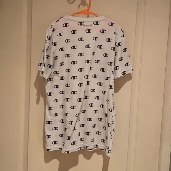 Gently worn Champion tee XL - Picture 3 of 3